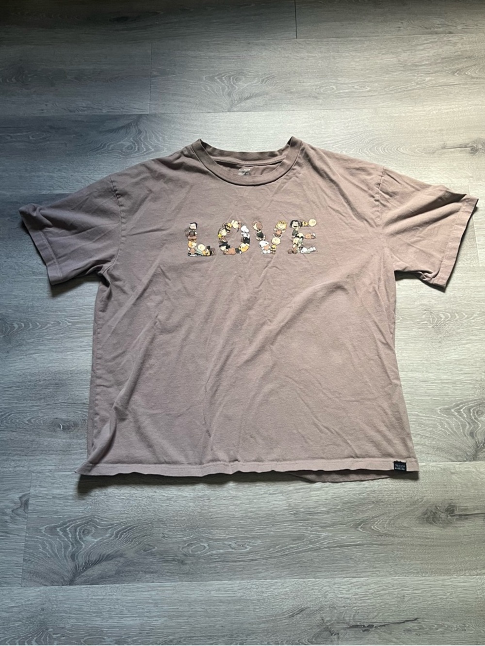 Peanuts Men's 'LOVE' Graphic Tee Size L